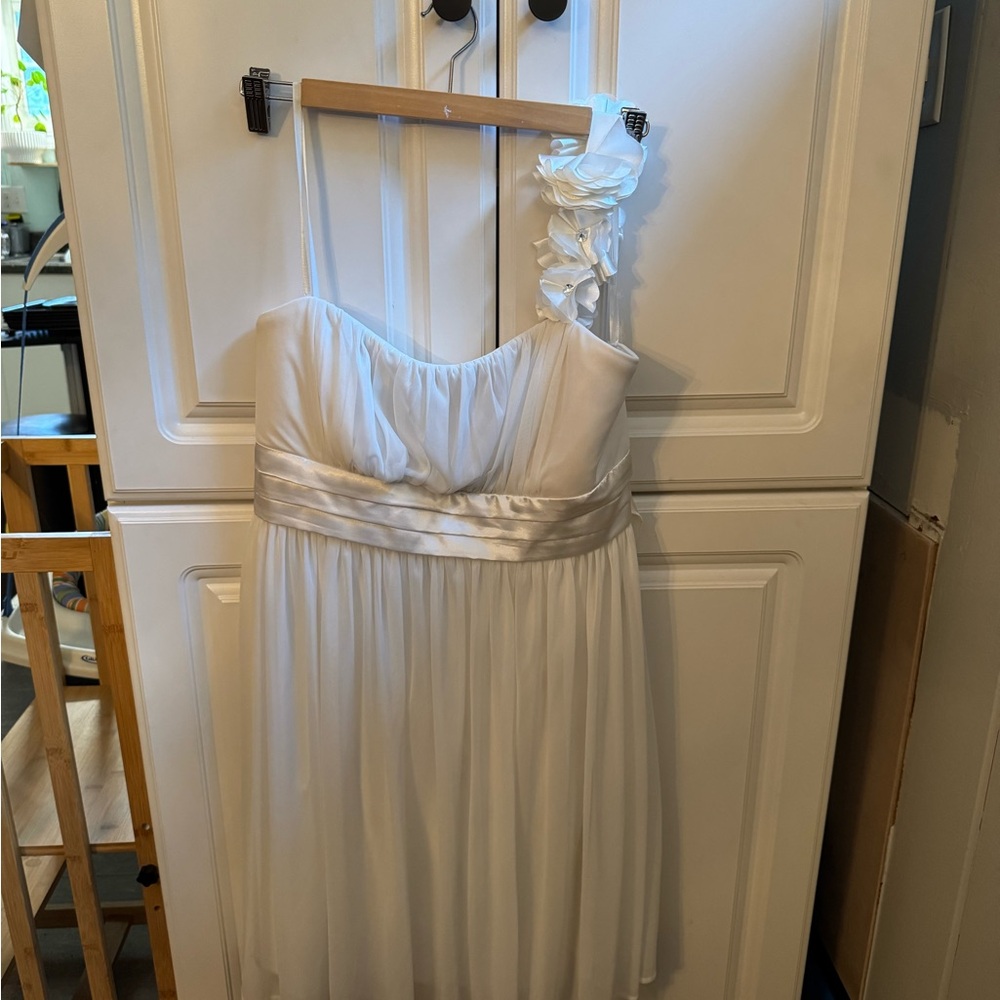 Elegant White One-Shoulder Dress